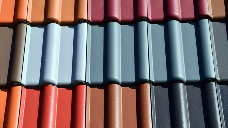 gekleurde dakpannen